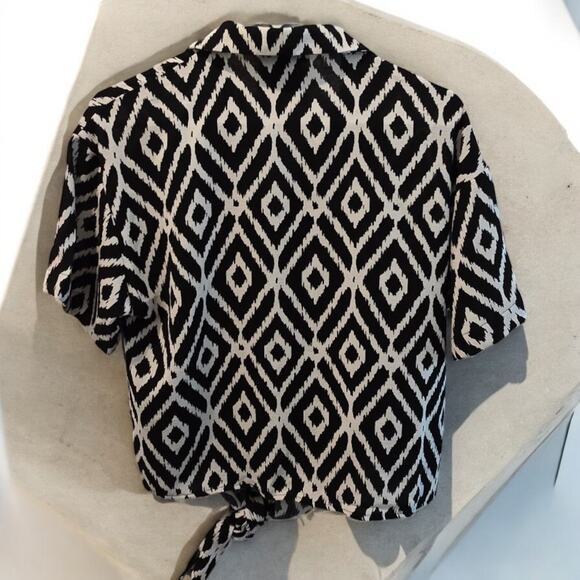 Fred David Printed Peasant Blouse Black White Geometric Tie Hem Shirt Size Small - Picture 4 of 5